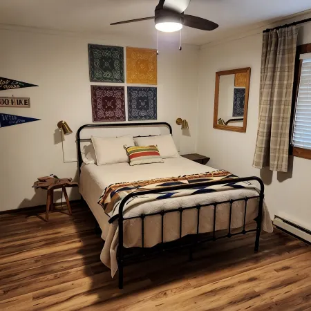 Cozy 2-bedroom condo in charming Beech Mountain with ski slope & mountain views!