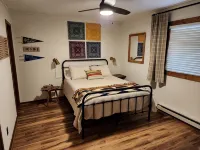Cozy 2-bedroom condo in charming Beech Mountain with ski slope & mountain views! - Pools