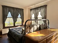 The Barn and Barrel on the bluff of Keuka Lake, offering spectacular views! - Homestays