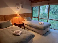 Perfect Waterfront Escape in Marlo | Balcony Views & Nature All Around - Homestays