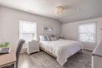 Pet-Friendly Bay Escape w/ Pool - 3つ星