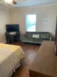 Large Private Room & Bathroom - Bathtub