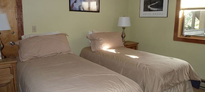 Beautifully Renovated 2 BR 2 Bath Light Filled JHMR View Condo Hotels in Jackson