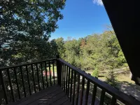 Hillside Hideaway in Marietta, OH:  4 beds, 2 baths, stunning views! - Wifi
