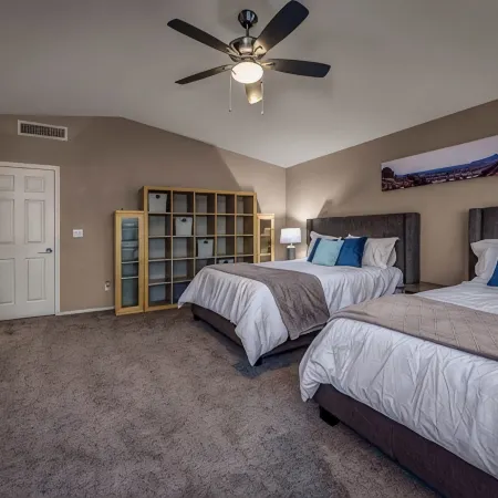 Upscale, Ideal for Entertaining Large Groups, 50+ 5 Star Reviews