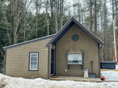 NEW Quaint 2 bedroom near Newfound lake, hiking, skiing, hot tub & star gazing! - Chalets