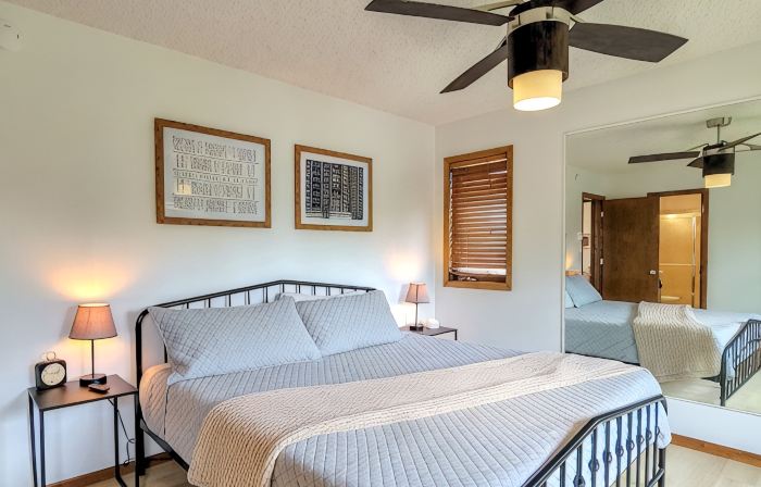 Breezy Hills - Unit 3; Lake Bemidji, King Bed, Kayaks, PB Trail Private Access