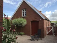 Four stars at the harbor: Modern renovated fisherman's house directly at the Ditzumer harbor - Wifi