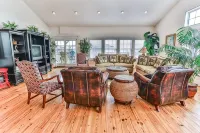 2600 SqFt "Nicest Penthouse on the Outer Banks" - Only 400 ft to the Beach!! - 4성급