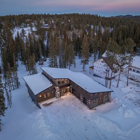 Luxurious cabin with outdoor pool access, paved roads, oversized garage