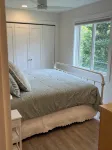 Newly renovated home with lake views, only one block from the beach! - 무료 와이파이