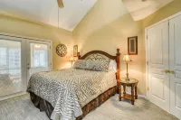 Penthouse with pool.  8 min to Tablerock Lake - Private Pools