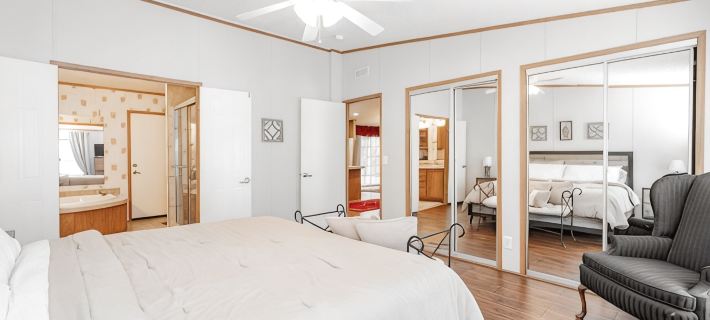 Secluded, private get away.  Short walk to the beach down a private trail. Hotels in Grayson County