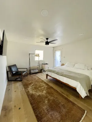 Joshua Tree- Hot tub, Walk to food & shops, a few minutes from JTNP - Wifi