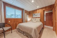 Oceanside Retreat ~ Private Beach in Quaint Seaside Town - 4つ星