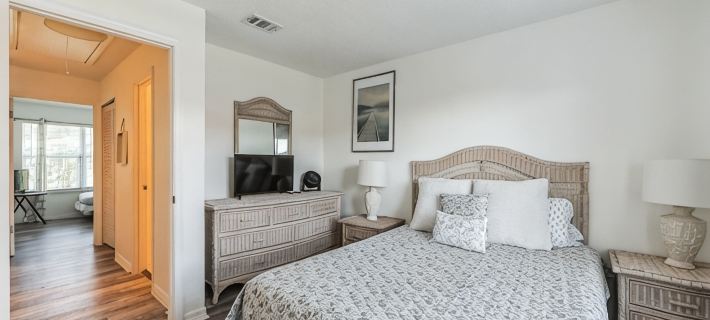 Florida Beach Hideaway – Steps from the Sand! • Pool • Fast WiFi • Free Parking Hotels in Iona