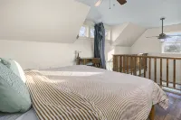 Cozy Catskill Cabin w/ 10-minute Walk to Downtown Catskill - 3-Star