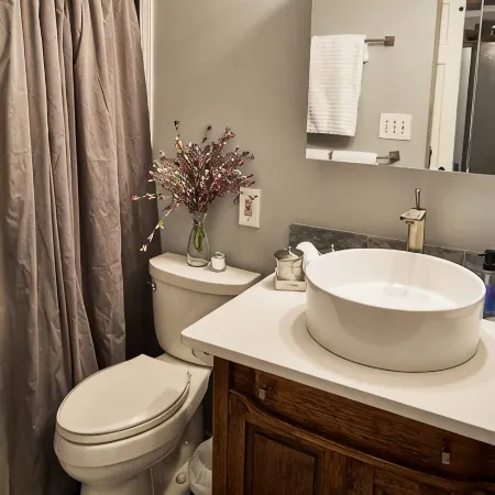 Completely Remodeled-- 1/1 just 2 blocks from the base!
