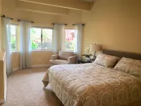 Spread out in a large,1600 sq foot comfort suite 1 bedroom plus additional nook - Apartments