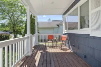 The Reddish House: 6th Ave, UPS, UW, Ruston - balcony