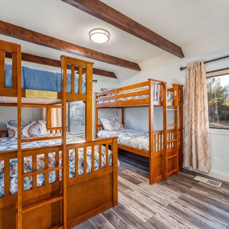 New!! Majestic Views, Pool, Sleeps 20+, 2 Mstr BR, close DT Yosemite, Bass Lake