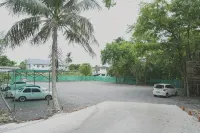 Ploen Ploen Residence - parking