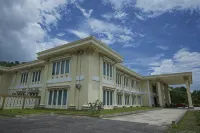 Bajau Bay Hotel & Resort - parking