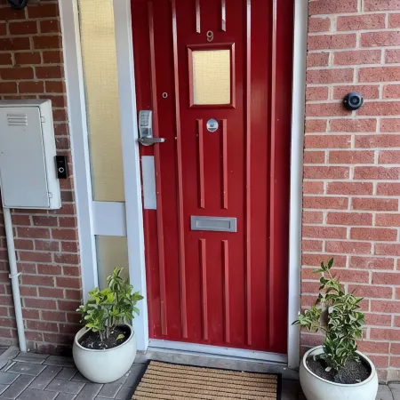 Central 2-Bed Apartment - Sleeps 5 & Free Parking