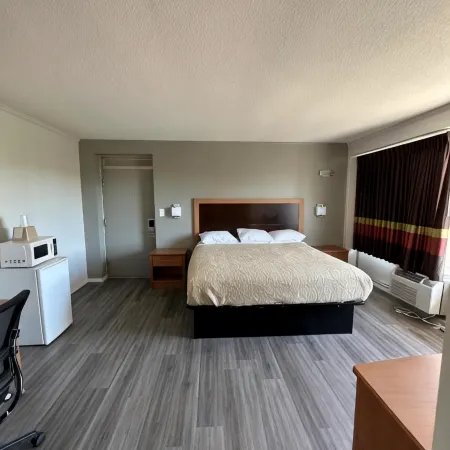 Budgetel Inn & Suites