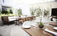 La Suite Boutique Hotel - Airport Shuttle