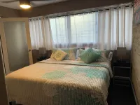 Dazzling Waikiki Apt Sleeps 7-excellent A/C & PARKING included - Bungalow
