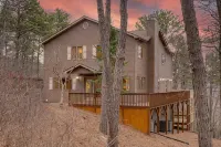 Hidden Haven - Kids friendly home, Great Location, Extended Deck, Outdoor Dining - Chalets