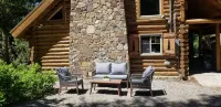 The Cozy Cabin....Walk to Brighton ski slopes! - Hytter