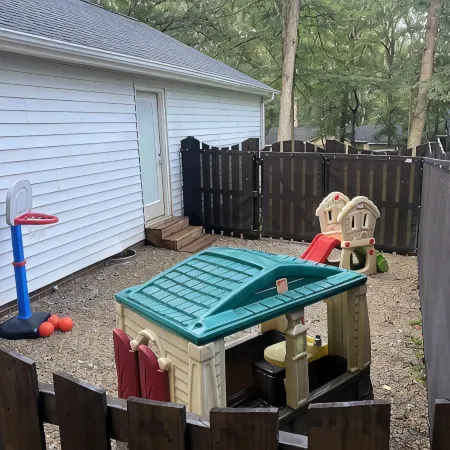 4 bedrooms, Simpsonville, family-friendly, great fenced back yard with fire pit