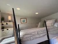 Charming Tiny House with Hot Tub and big fenced yard! Private location! - 4-Star