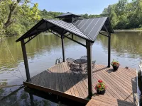 Hilltop Lakefront Historical Home w/ SPECTACULAR VIEW 40 min from Washington DC! - Boutique