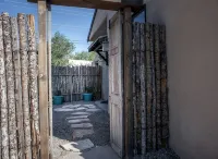 Clean & Comfy Casita with Super Fast WiFi, A/C, Private Patio and Parking. - บังกะโล