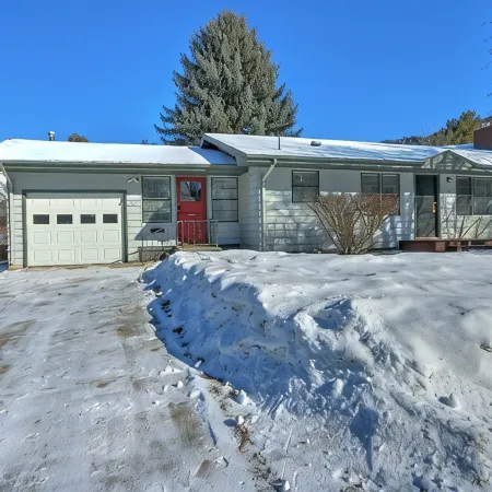 Stylish Home, Great Location