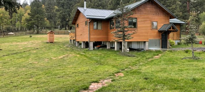 2 Private Cabins on an Secluded Acre, Walk to Restaurants, Fully Fenced Hotels in Apache County
