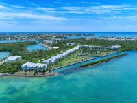 Marlin House 52: Gated Luxury Villa w/ Dockage, Sunset Views and Pool - Villas