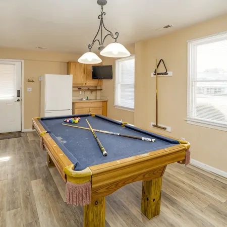 7BR House w/Pool. 250 yrd Walk to Beach and Ocean View in Gallery Row