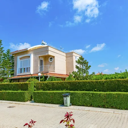 Paradise Town Villa Royal