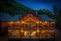 Luxury Cabin with Epic Mountain Views • Hot Tub • 10 Min to Cades Cove - 4-Star