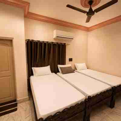 Evergreen Bungalows Rooms