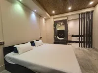 Kinza | AC Room Near Railway Station | Panbazar - Homestays