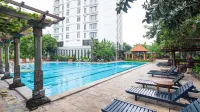 Bumi Surabaya City Resort - piscine