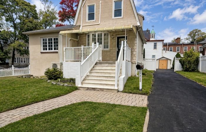 Spacious 3Br Family Home Near NYC – Private Backyard, BBQ and Free Parking