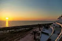 Amazing Beachfront 2 Bedroom Luxury Apartment - Boutique