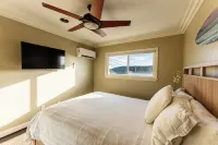 Spectacular Ocean Views! Steps to Beach! Private Patio and 1 Car Garage! - 4 stelle