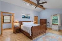 Spacious 5-bedroom chalet with AC and WiFi in charming Chester - Chalets